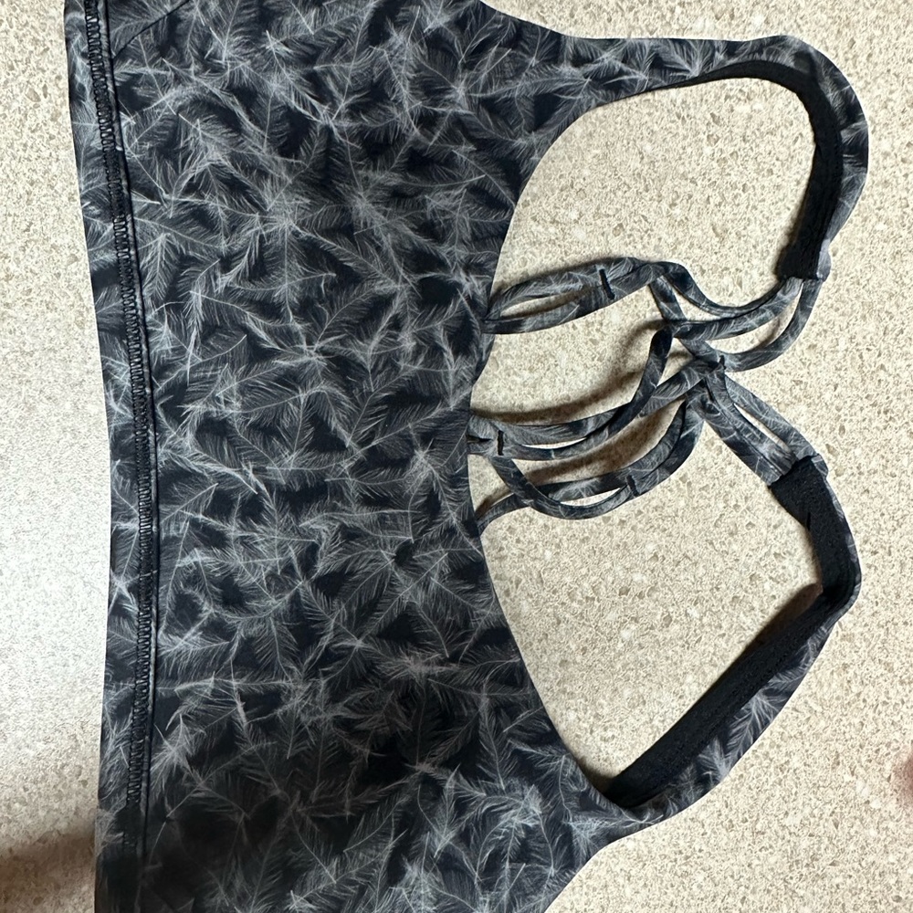 Lululemon sports bra